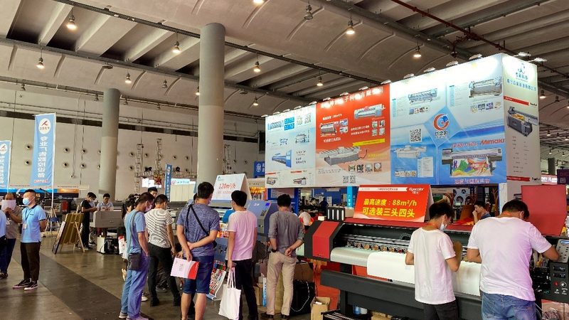 门头招牌：不发光与发光的区别解析